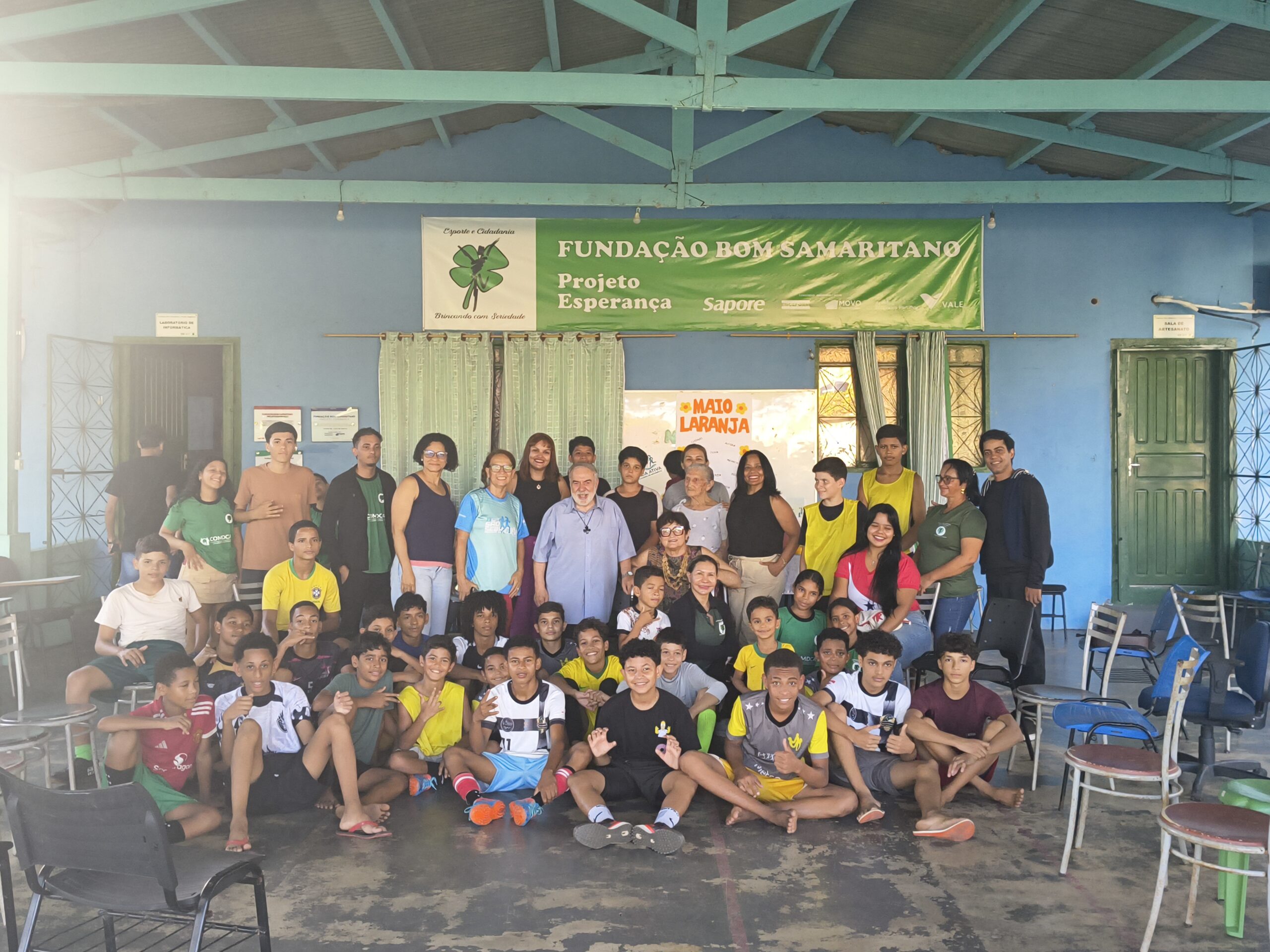 Um reencontro que emociona: a visita do Padre Robertinho à Fundação Bom Samaritano Um reencontro que emociona: a visita do Padre Robertinho à Fundação Bom Samaritano