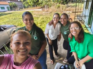 Registro da equipe envolvida na organização dos alimentos arrecadados na FAP 2026